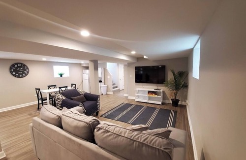 Lavergne Apartment | Charming 1-bedroom apartment in brilliant Berwyn with AC, WiFi