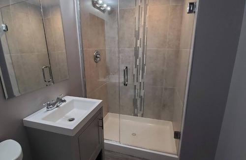 Lavergne Apartment | Charming 1-bedroom apartment in brilliant Berwyn with AC, WiFi