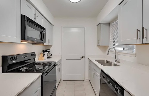 Northeast Dallas Apartment | Charming 1-bedroom apartment in marvelous Dallas with WiFi, AC