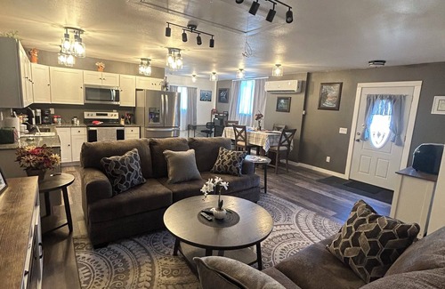 Elko Apartment | Charming 1-bedroom apartment in enchanting Elko with WiFi, AC