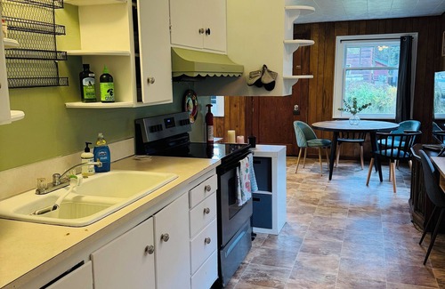 South Bellingham House | Charming 1-bedroom house near Fairhaven Bellingham with WiFi