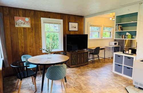 South Bellingham House | Charming 1-bedroom house near Fairhaven Bellingham with WiFi