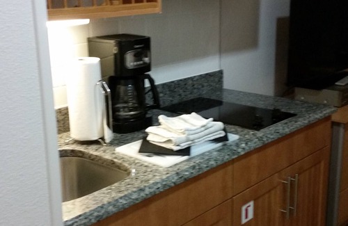 Yachting Village Condo | Charming 1 Bedroom Suite on the harbor in Newport, RI