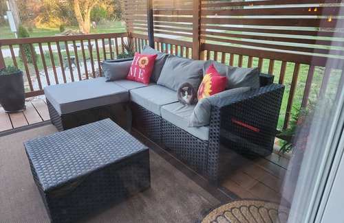 Winslow Cottage | Charming 1-bedroom Tiny Home with WiFi and AC along White River