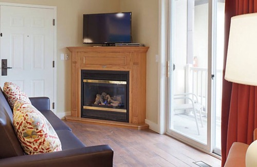 Boyne Falls Resort | Charming 1-bedroom resort with AC, fitness room, pool & hot tub in Boyne Falls