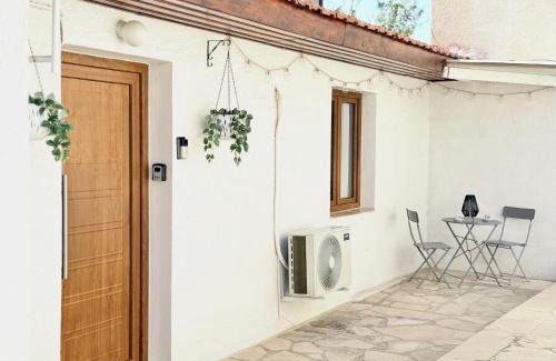 Limassol Apartment | Charming 1-BR Stay Near City Centre, Marina and Beaches - Perfect for Couples, Business or Solo Travellers