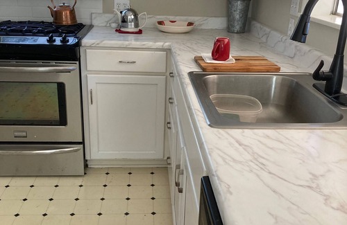 St. Helena Cottage | Charming 1920's cottage in St. Helena - walk to town