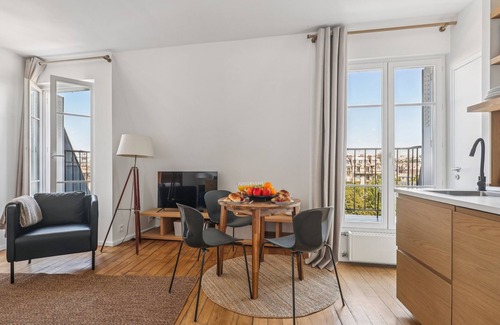 3rd Arrondissement Apartment | Charming 1BR in Le Marais - Bretagne