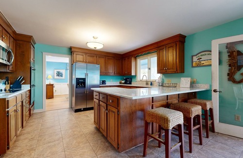 Sullivan's Island House | Charming 2,704 Square Foot Beach Home with Balconies & Lush Yard