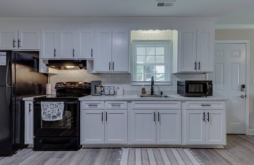 Easley House | Charming 2-Bd 1-Ba home in Easley near GVL & Clemson w/WiFi, self check-in & AC