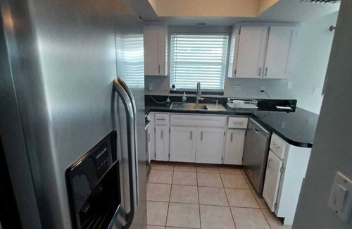 Englewood East House | Charming 2 Bed/2 BA house in superb Englewood.