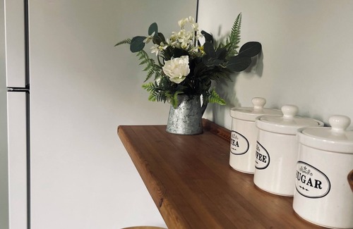 Seven Mile Beach House | Charming 2-bedroom house in beautiful Seven Mile Beach with WiFi, AC