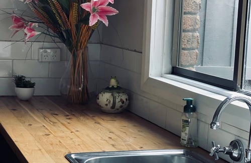 Seven Mile Beach House | Charming 2-bedroom house in beautiful Seven Mile Beach with WiFi, AC