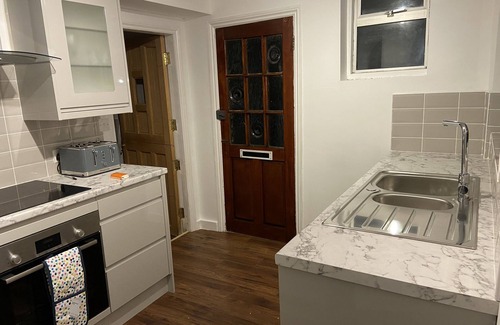 Brentwood House | Charming 2 Bed Brentwood Victorian Conversion Flat with a garden & Free Parking