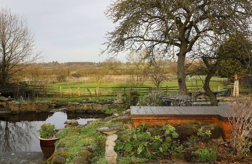 Woburn Sands Cottage | Charming 2-Bed Cottage in Milton Keynes, Sleeps 6