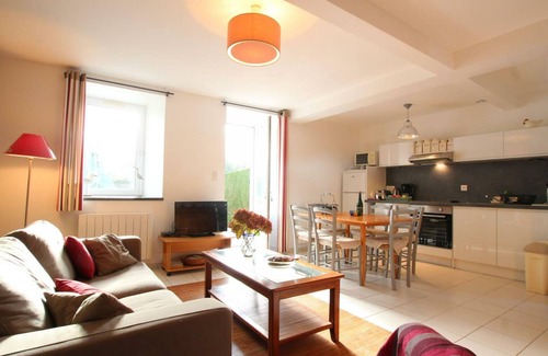 Saint-Marcouf Cottage | Charming 2-Bedroom Cottage Near D-Day Beaches, Wi-Fi, Garden, Pet-Friendly