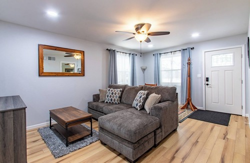 North Liberty House | Charming 2-bedroom house freshly renovated in beautiful North Liberty