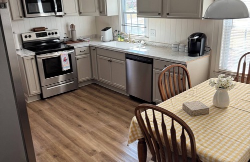 Fortson Cottage | Charming 2-bedroom cottage in terrific Columbus with AC, WiFi