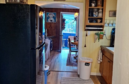 Micanopy Cottage | Charming 2-bedroom cottage in nice Orange Lake with AC, WiFi