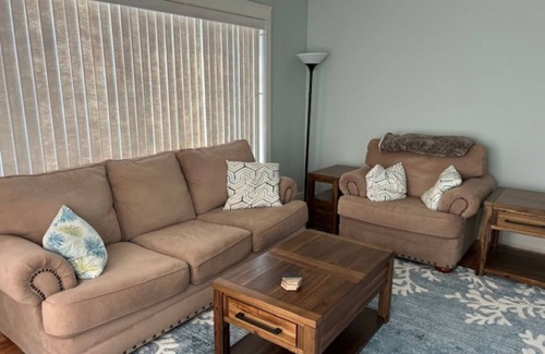 Wells Cottage | Charming 2-bedroom cottage with WiFi, fitness room+ pool, 5 mins to Wells Beach