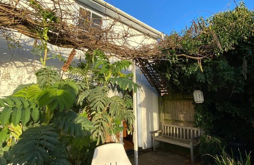 West Mersea House | Charming 2-bedroom terraced house in quaint West Mersea