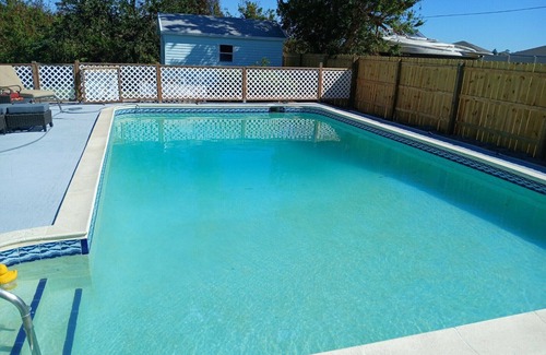 Grove City House | Charming 2-bedroom house in Englewood with inground pool. 5-Min drive to beach.