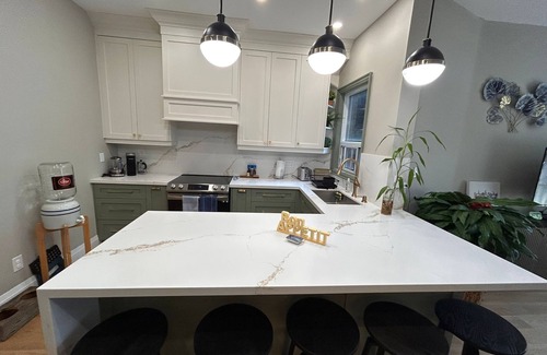 Parkdale House | Charming 2-bedroom Home High Park/Roncesvalles
