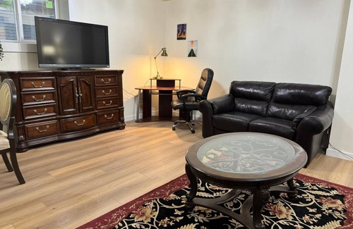 Evanston House | Charming 2-bedroom house in lovely Calgary with WiFi