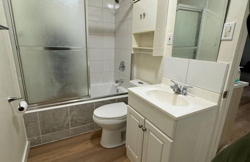 Evanston House | Charming 2-bedroom house in lovely Calgary with WiFi