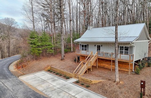 Clayton House | Charming 2-bedroom house in bustling Clayton, GA with WiFi, Kingwood Resort!