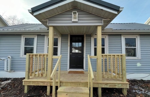 Norwalk House | Charming 2-bedroom house with AC, WiFi in serene Norwalk