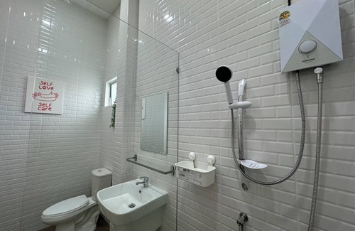Ranong House | Charming 2-bedroom house near natural Hotspring with WiFi and AC in Ranong