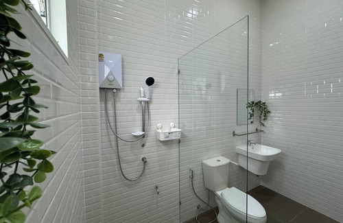 Ranong House | Charming 2-bedroom house near natural Hotspring with WiFi and AC in Ranong