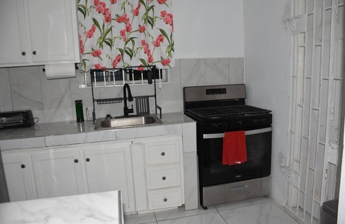 Port Antonio House | Charming 2-bedroom house with AC, WiFi in enchanting Port Antonio, Portland