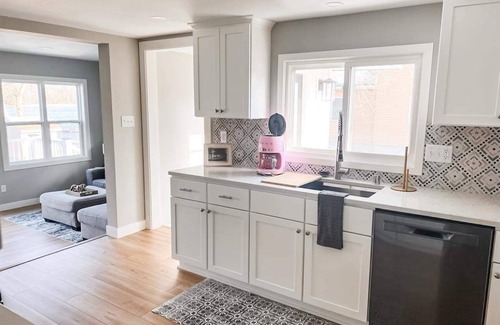 West Bend House | Charming 2-bedroom Lake House in West Bend