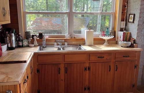 Unity Cottage | Charming 2-Bedroom Lake Front Cottage with Wi-Fi and A/C on Tranquil Unity Pond