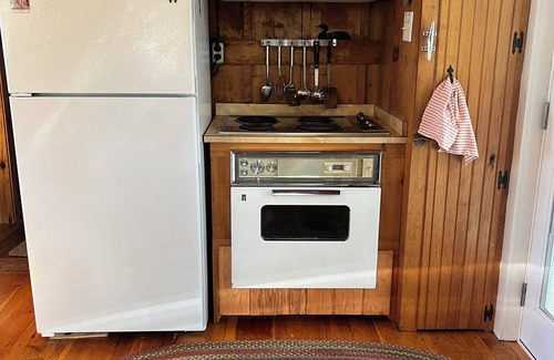 Unity Cottage | Charming 2-Bedroom Lake Front Cottage with Wi-Fi and A/C on Tranquil Unity Pond