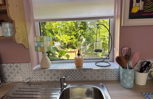 Kinvara Cottage | Charming 2-bedroom shabby chic cottage in beautiful Kinvara.