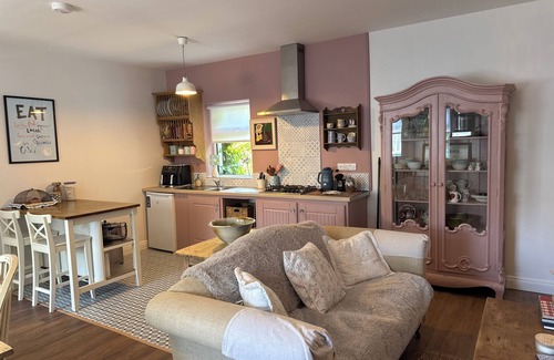 Kinvara Cottage | Charming 2-bedroom shabby chic cottage in beautiful Kinvara.