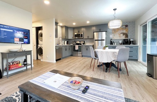 Olde Town House | Charming 2-bedroom townhome in beautiful Issaquah with WiFi, AC