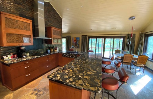 Fayetteville House | Charming 2-bedroom Lakehouse. Large deck and great views.