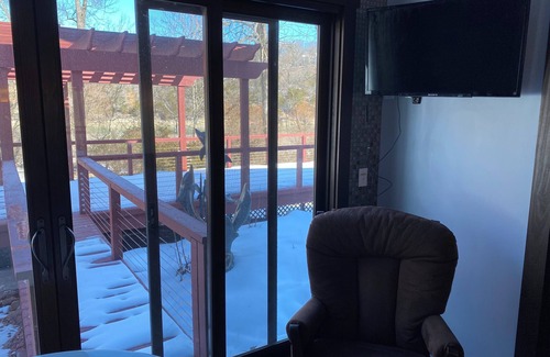 Fayetteville House | Charming 2-bedroom Lakehouse. Large deck and great views.