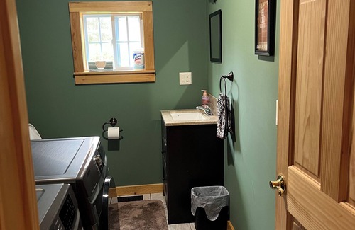 Rock Stream House | Charming 2-bedroom vacation home 17 minutes from Watkins Glen International