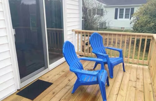 White Stone House | Charming 2-bedroom house with WiFi, AC in welcoming White Stone