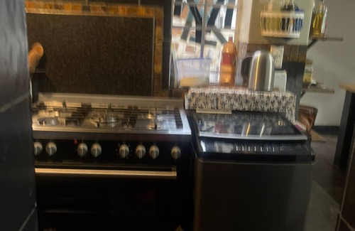 Greater Johannesburg Metropolitan Area House | Charming 2-bedroom house with fitness room and AC in lovely Johannesburg