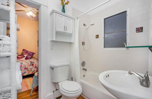 Melbourne House | Charming 2Bd 1Bth Cottage near River - Melwood