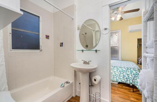 Melbourne House | Charming 2Bd 1Bth Cottage near River - Melwood