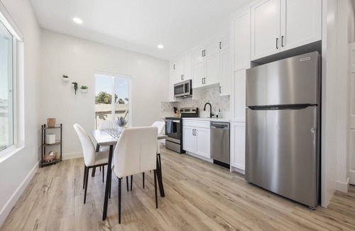 San Marcos House | Charming 2bd/2ba bungalow in brilliant San Marcos w/WiFi, AC, Private Driveway