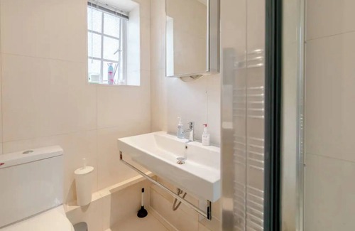 Knightsbridge Apartment | Charming 2BD Flat by Hyde Park - Knightsbridge