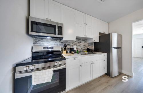 Lantana Apartment | Charming 2BD Retreat with Fully Equipped kitchen & Private Yard